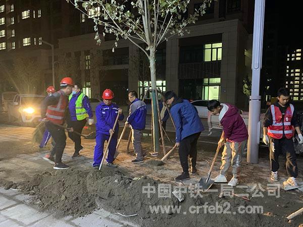 夜间清除建筑垃圾