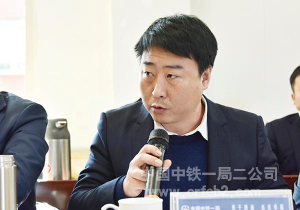 区域分管领导朱晓伟就完成年度营销指标做表态发言 