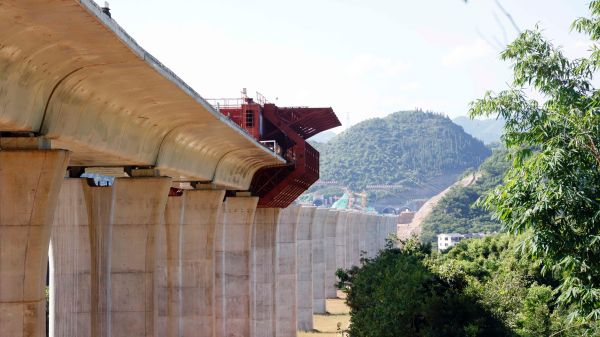 4、峡谷村特大桥雄姿